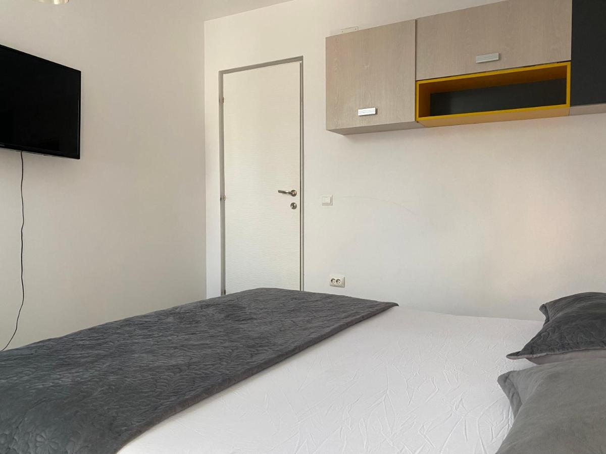 The Vintage - Wonderful Apartment In Best Location Craiova Eksteriør billede