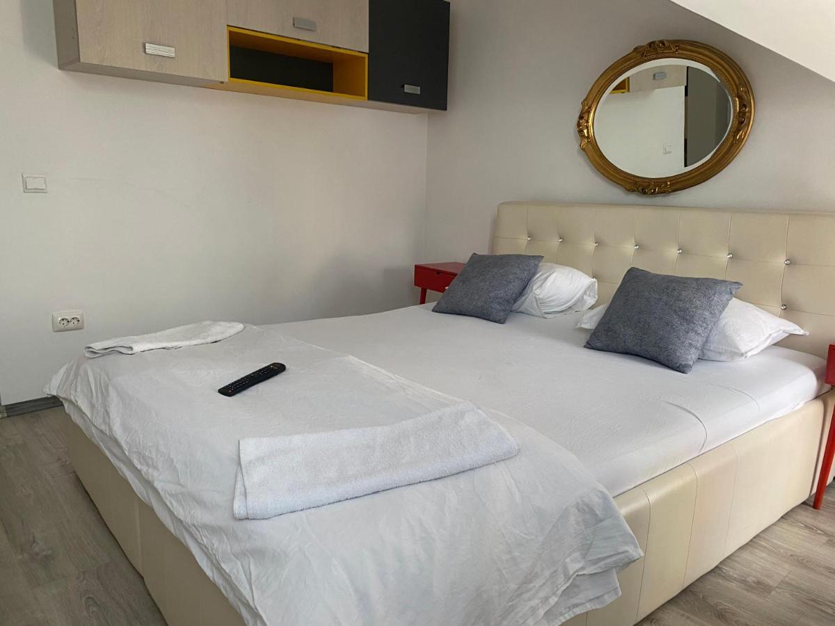 The Vintage - Wonderful Apartment In Best Location Craiova Eksteriør billede