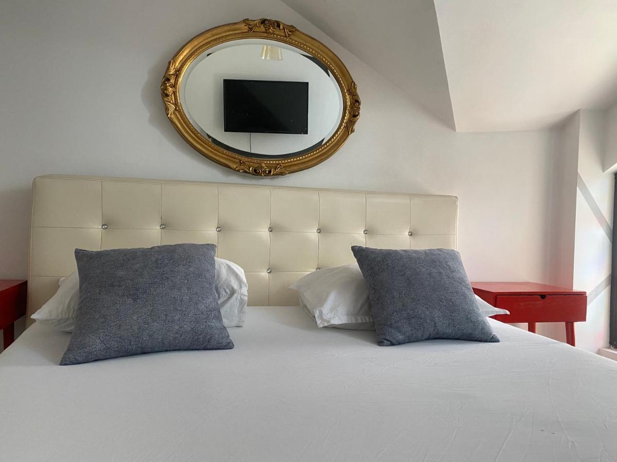 The Vintage - Wonderful Apartment In Best Location Craiova Eksteriør billede