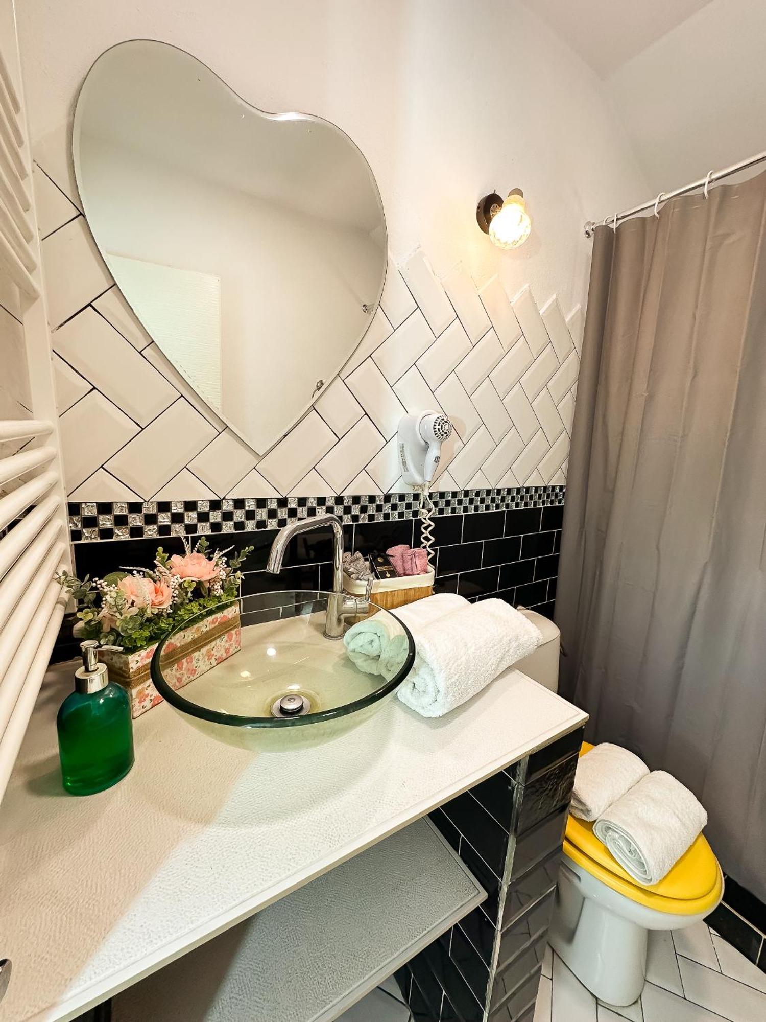 The Vintage - Wonderful Apartment In Best Location Craiova Eksteriør billede