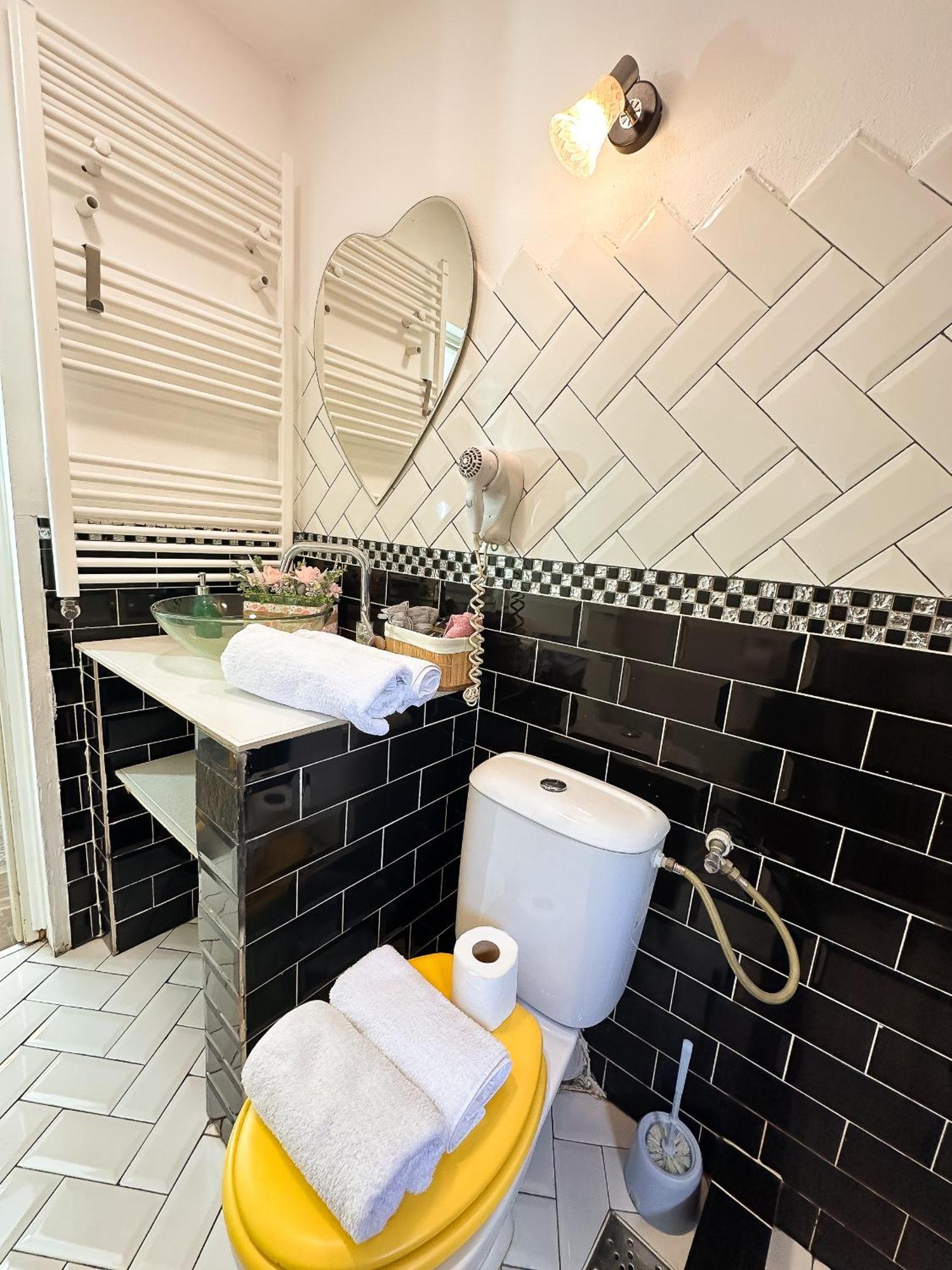 The Vintage - Wonderful Apartment In Best Location Craiova Eksteriør billede