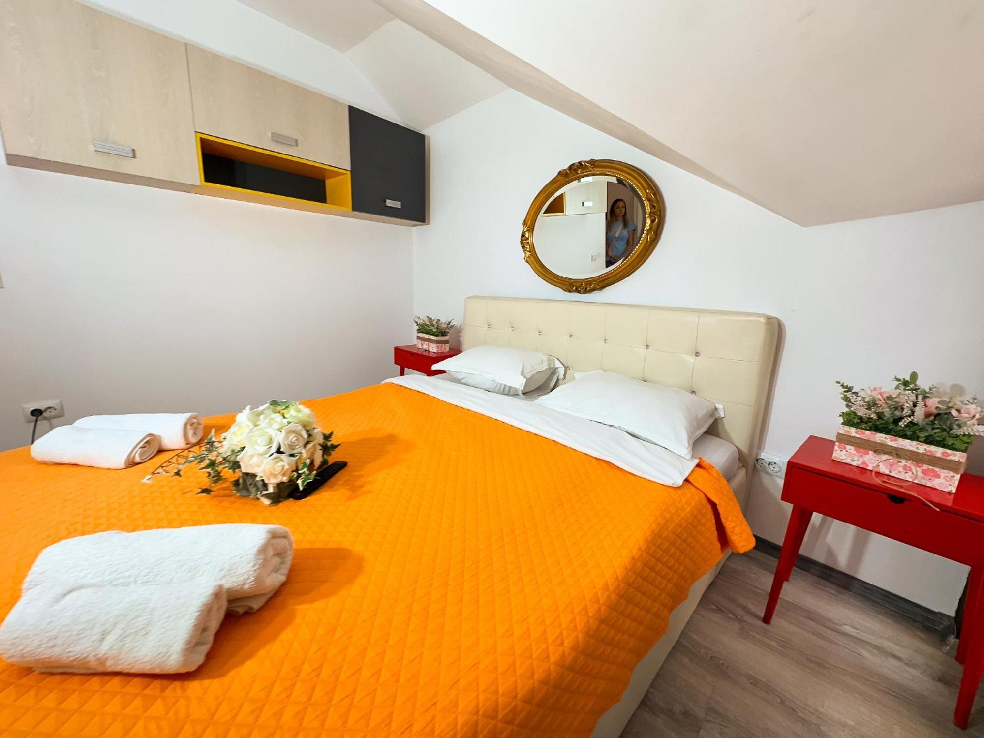 The Vintage - Wonderful Apartment In Best Location Craiova Eksteriør billede