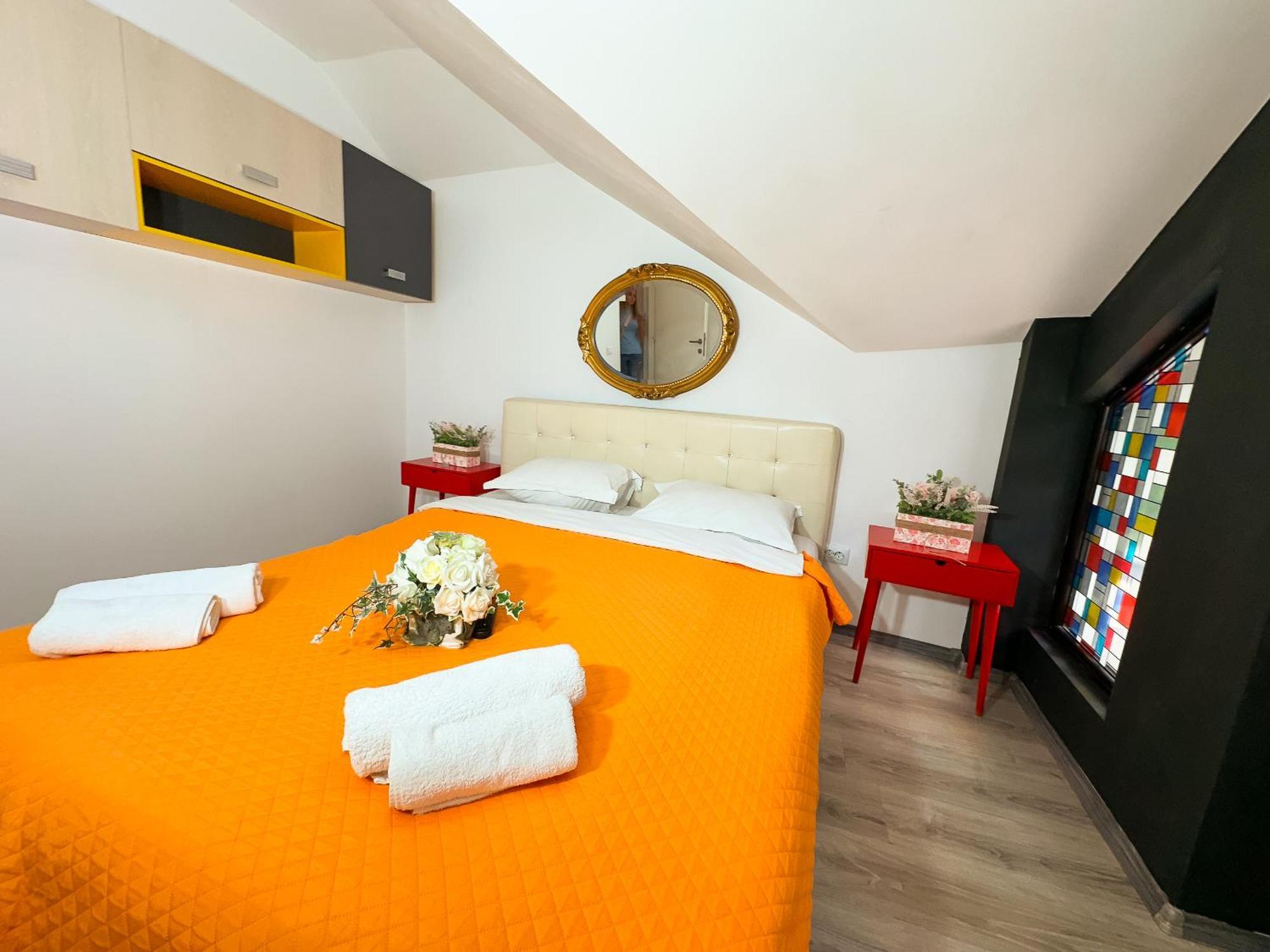 The Vintage - Wonderful Apartment In Best Location Craiova Eksteriør billede