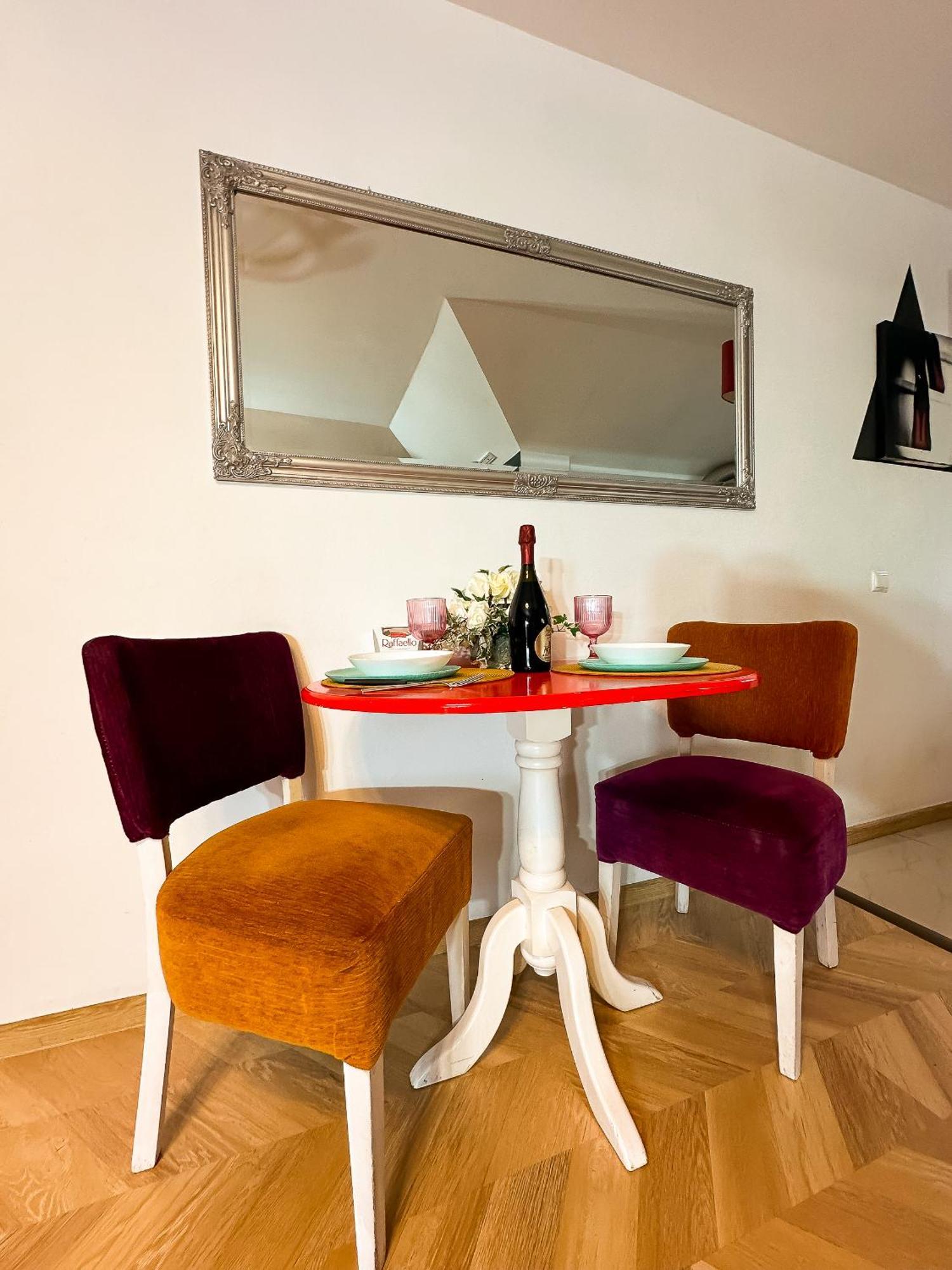 The Vintage - Wonderful Apartment In Best Location Craiova Eksteriør billede