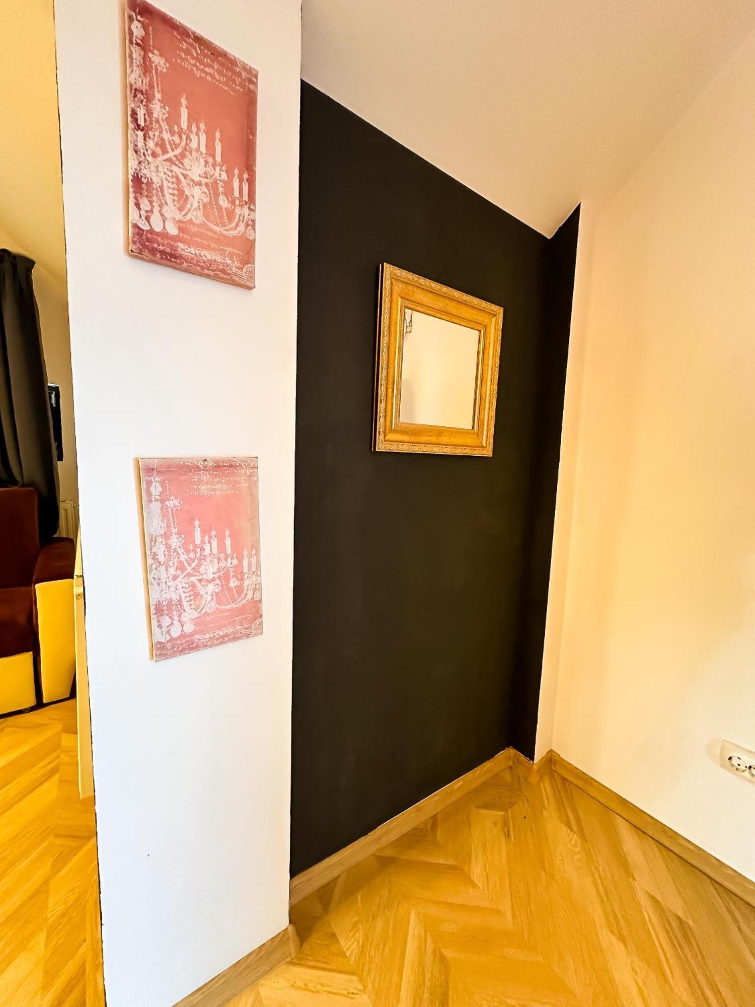 The Vintage - Wonderful Apartment In Best Location Craiova Eksteriør billede