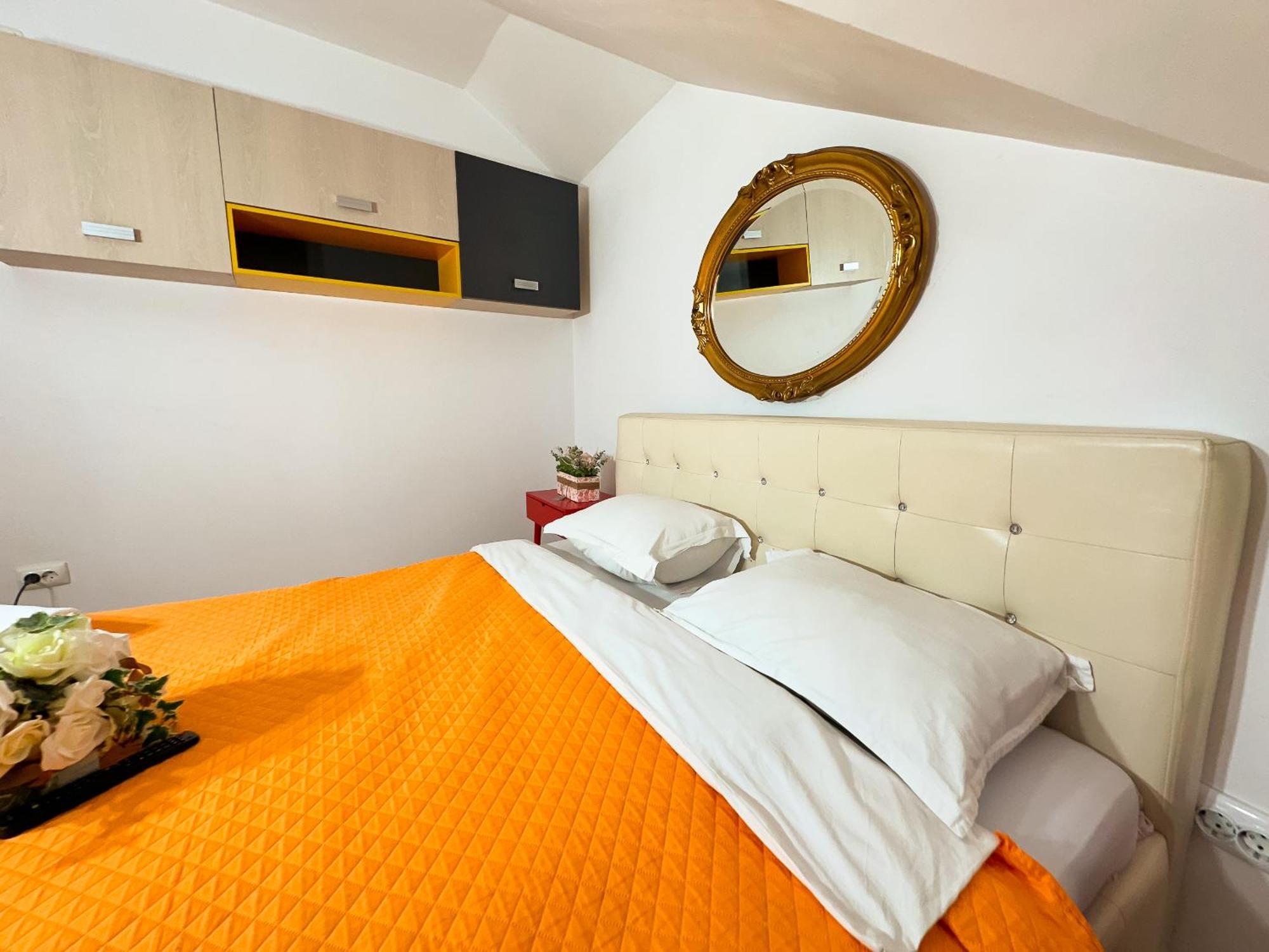 The Vintage - Wonderful Apartment In Best Location Craiova Eksteriør billede