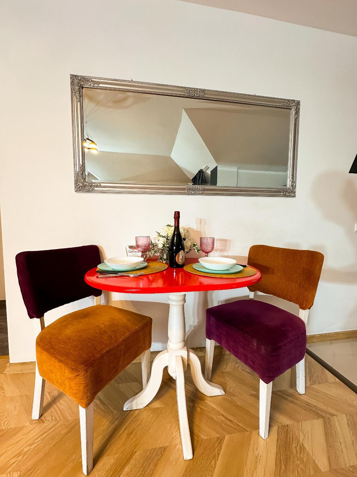 The Vintage - Wonderful Apartment In Best Location Craiova Eksteriør billede