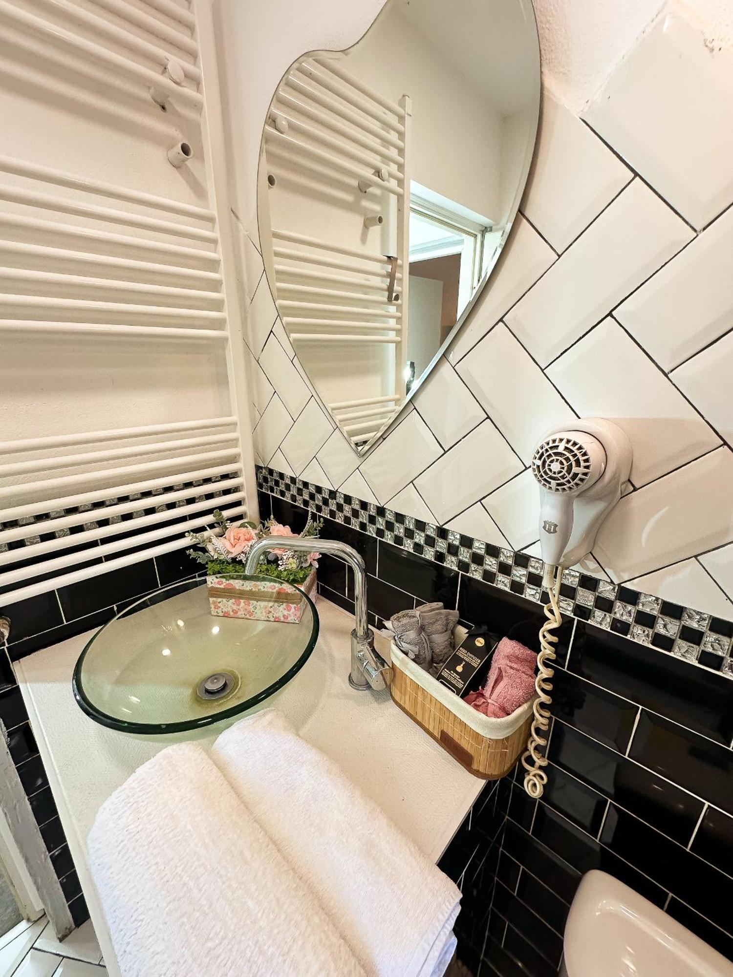 The Vintage - Wonderful Apartment In Best Location Craiova Eksteriør billede