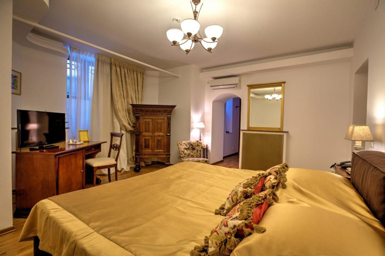The Vintage - Wonderful Apartment In Best Location Craiova Eksteriør billede